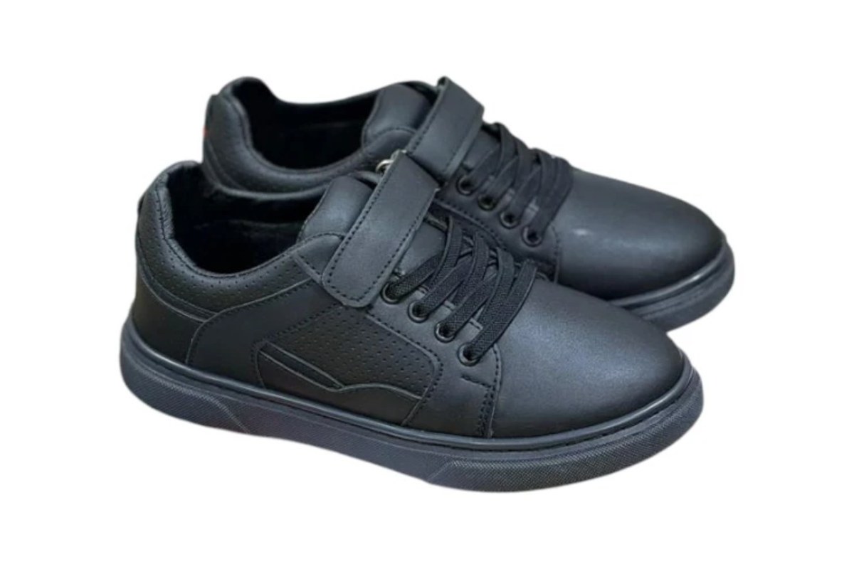 School Sneakers · M6